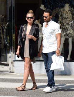Chrissy Teigen feet photo thumbnail