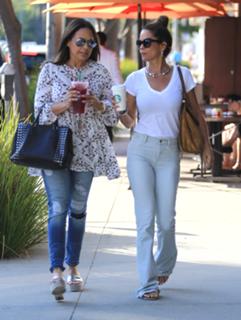 Brooke Burke feet photo thumbnail