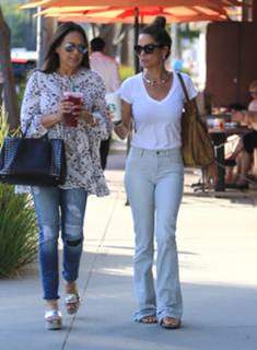 Brooke Burke feet photo thumbnail