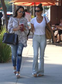 Brooke Burke feet photo thumbnail