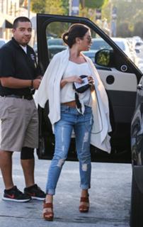Lea Michele feet photo thumbnail