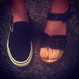 Christina Ricci feet photo thumbnail