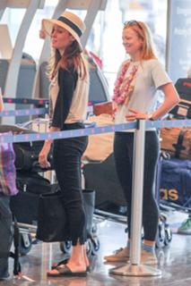 Brie Larson feet photo thumbnail