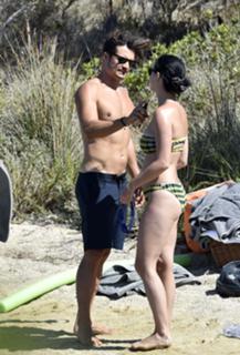 Katy Perry feet photo thumbnail