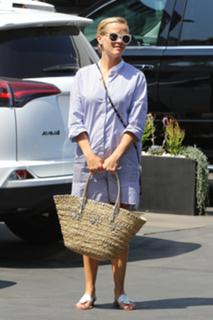Reese Witherspoon feet photo thumbnail