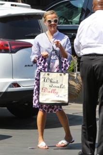 Reese Witherspoon feet photo thumbnail