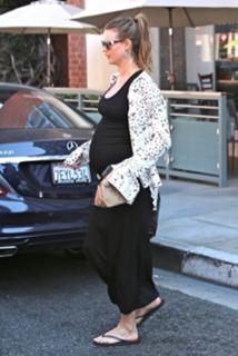 Behati Prinsloo feet photo thumbnail