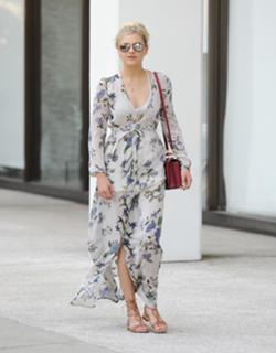 Kelsea Ballerini feet photo thumbnail