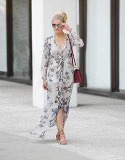 Kelsea Ballerini feet photo thumbnail