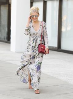 Kelsea Ballerini feet photo thumbnail