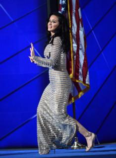 Katy Perry feet photo thumbnail