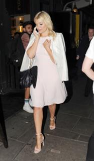 Holly Willoughby feet photo thumbnail