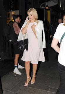 Holly Willoughby feet photo thumbnail