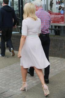 Holly Willoughby feet photo thumbnail