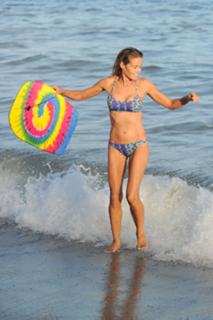 Denise Richards feet photo thumbnail