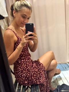 Alexis Ren feet photo thumbnail