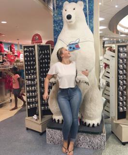 Iskra Lawrence feet photo thumbnail