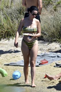 Katy Perry feet photo thumbnail