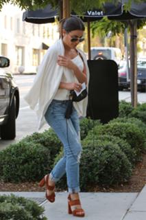 Lea Michele feet photo thumbnail