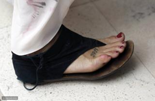 Jessica Szohr feet photo thumbnail