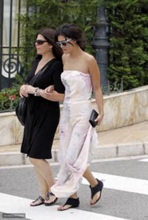 Jessica Szohr feet photo thumbnail