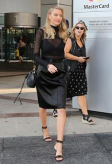 Martha Hunt feet photo thumbnail