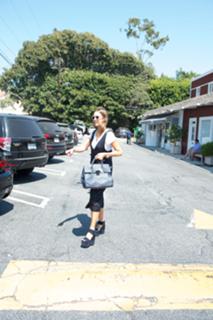 Jessica Alba feet photo thumbnail