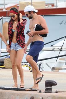 Irina Shayk feet photo thumbnail
