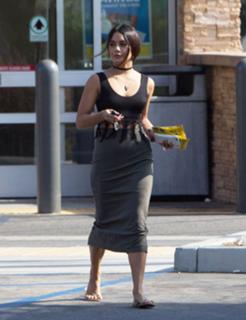 Vanessa Hudgens feet photo thumbnail