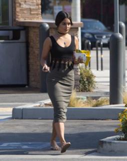 Vanessa Hudgens feet photo thumbnail