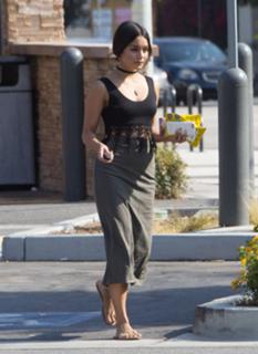 Vanessa Hudgens feet photo thumbnail