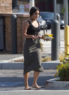 Vanessa Hudgens feet photo thumbnail