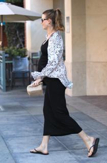 Behati Prinsloo feet photo thumbnail