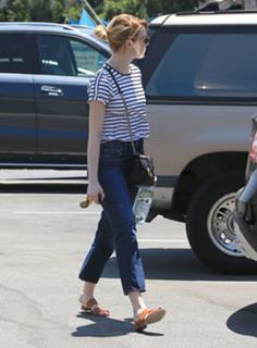 Emma Stone feet photo thumbnail