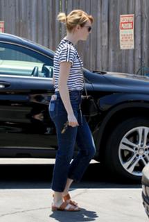 Emma Stone feet photo thumbnail