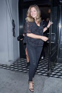 Daisy Fuentes feet photo thumbnail