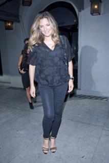 Daisy Fuentes feet photo thumbnail