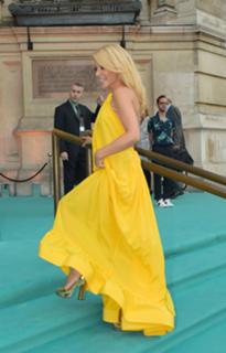 Kylie Minogue feet photo thumbnail