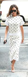 Victoria Beckham feet photo thumbnail