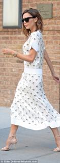 Victoria Beckham feet photo thumbnail
