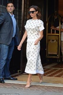 Victoria Beckham feet photo thumbnail