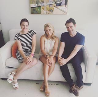 Emily Osment feet photo thumbnail