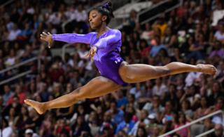 Simone Biles feet photo thumbnail