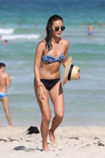 Jamie Chung feet photo thumbnail