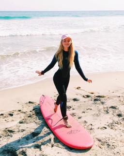 Kathryn Newton feet photo thumbnail