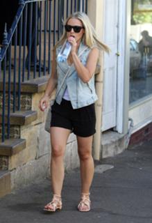 Kristen Bell feet photo thumbnail