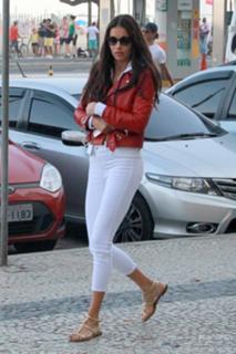 Adriana Lima feet photo thumbnail