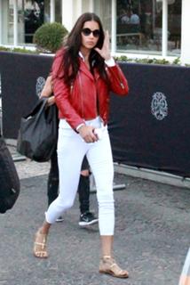 Adriana Lima feet photo thumbnail