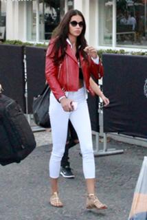 Adriana Lima feet photo thumbnail
