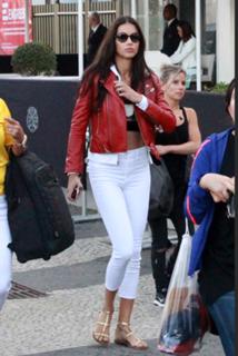 Adriana Lima feet photo thumbnail